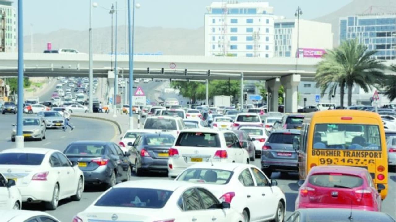 ഒമാനിലെ വൈദ്യുതി മുടക്കത്തില് വലഞ്ഞ് ജനങ്ങള്; ഇന്ന് സ്കൂളുകള്ക്ക് അവധി ഒമാനിലെ വൈദ്യുതി മുടക്കത്തില് വലഞ്ഞ് ജനങ്ങള്; ഇന്ന് സ്കൂളുകള്ക്ക് അവധി