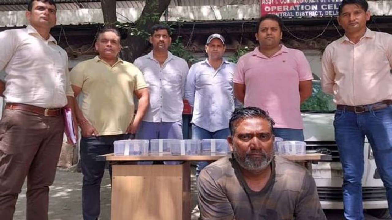 India's Biggest Car Thief: 27 ವರ್ಷದಲ್ಲಿ 5000 ಕಾರು ಕದ್ದಿದ್ದ, 3 ಪತ್ನಿ ಹೊಂದಿದ್ದ ಕಳ್ಳ ಅರೆಸ್ಟ್ India's Biggest Car Thief: 27 ವರ್ಷದಲ್ಲಿ 5000 ಕಾರು ಕದ್ದಿದ್ದ, 3 ಪತ್ನಿ ಹೊಂದಿದ್ದ ಕಳ್ಳ ಅರೆಸ್ಟ್