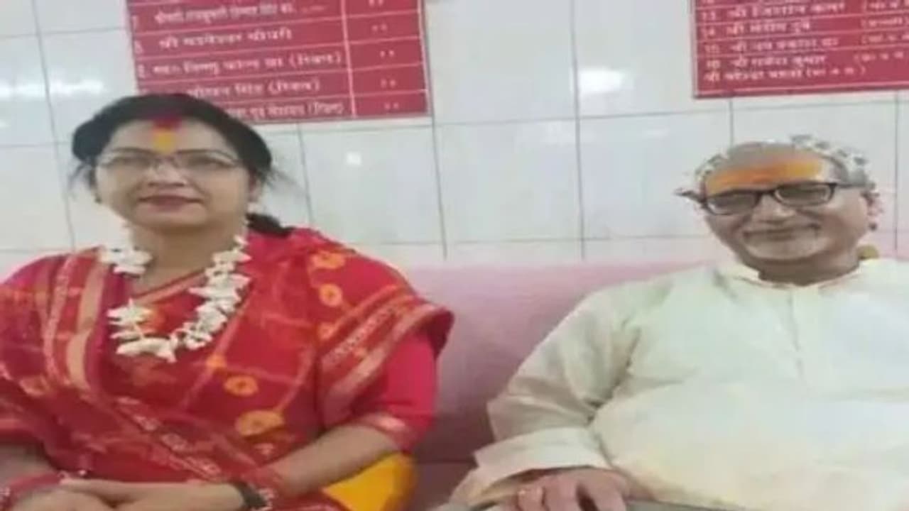 ప్రేమకు వయోపరిమితి లేదు.. లాలూకు శిక్ష విధించిన 64 ఏళ్ల జడ్జి ప్రేమ వివాహం ప్రేమకు వయోపరిమితి లేదు.. లాలూకు శిక్ష విధించిన 64 ఏళ్ల జడ్జి ప్రేమ వివాహం