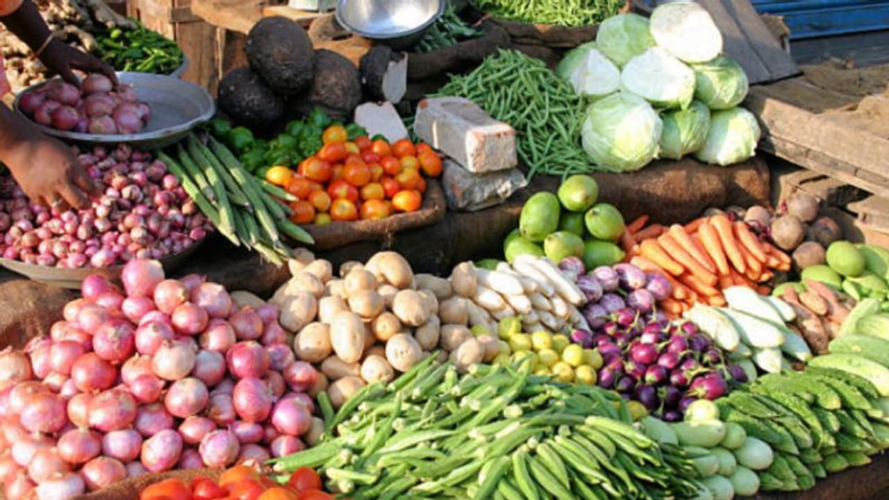 പച്ചക്കറിക്ക് തീ വില,ബീൻസ്, നാടൻ പയർ, മുരിങ്ങക്കാ വില നൂറ് കടന്നു,ഓണവിപണിയില് കച്ചവടക്കാരുടെ വന് കൊള്ള, പച്ചക്കറിക്ക് തീ വില,ബീൻസ്, നാടൻ പയർ, മുരിങ്ങക്കാ വില നൂറ് കടന്നു,ഓണവിപണിയില് കച്ചവടക്കാരുടെ വന് കൊള്ള,