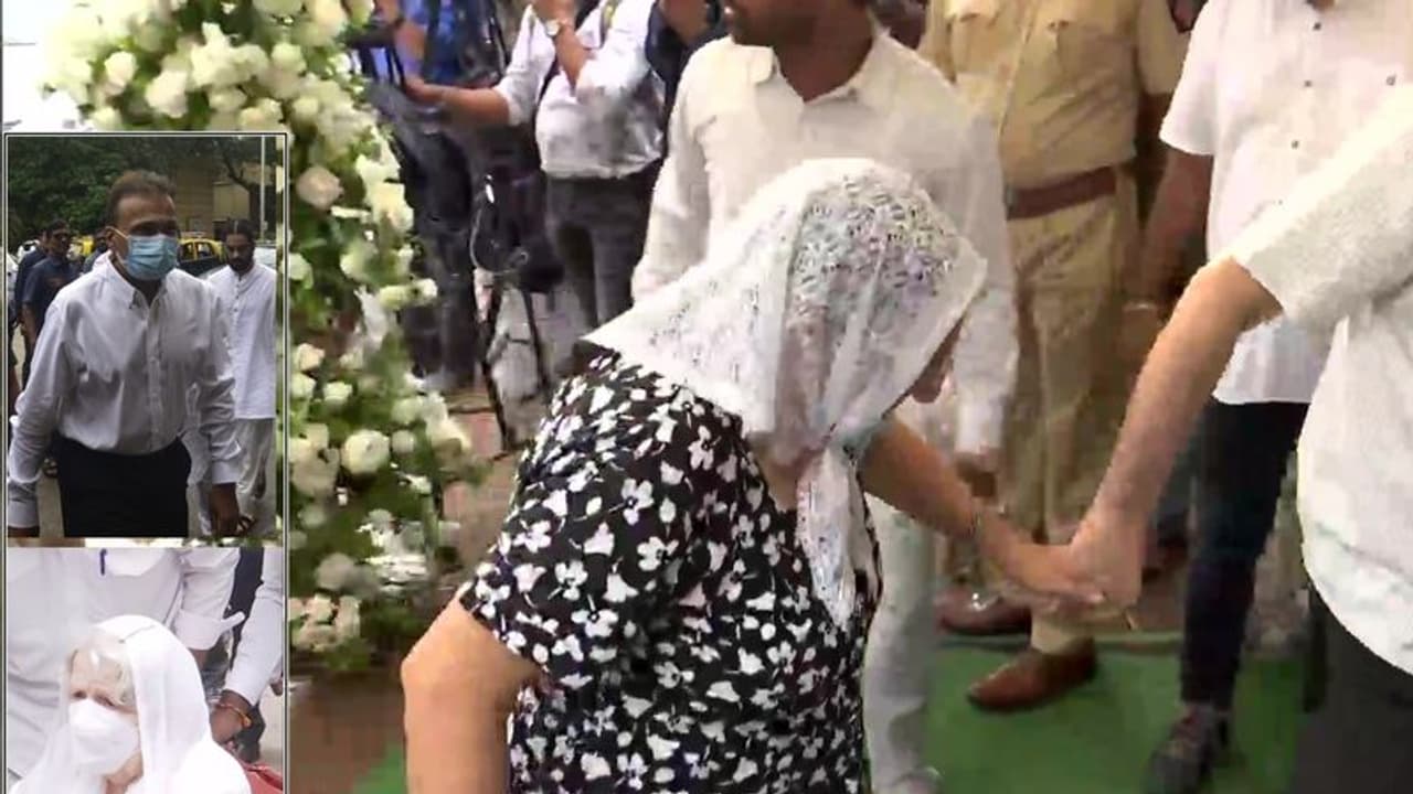 Cyrus Mistry Funeral: ಹಿಂದು ಸಂಪ್ರದಾಯದಂತೆ ಟಾಟಾ ಸನ್ಸ್ ಮಾಜಿ ಚೇರ್ಮನ್ ಅಂತ್ಯಕ್ರಿಯೆ Cyrus Mistry Funeral: ಹಿಂದು ಸಂಪ್ರದಾಯದಂತೆ ಟಾಟಾ ಸನ್ಸ್ ಮಾಜಿ ಚೇರ್ಮನ್ ಅಂತ್ಯಕ್ರಿಯೆ