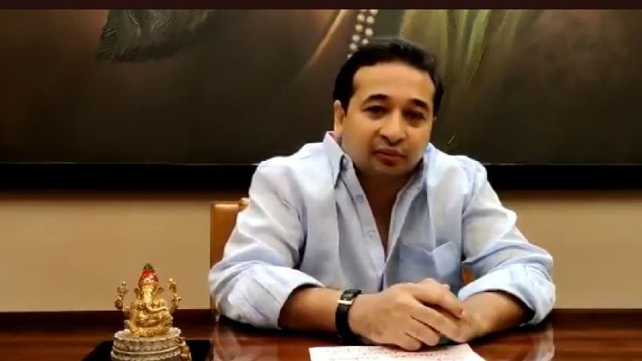 साइरस मिस्त्री के बाद अब बीजेपी विधायक नितेश राणे की कार का एक्सीडेंट, सवार था पूरा परिवार साइरस मिस्त्री के बाद अब बीजेपी विधायक नितेश राणे की कार का एक्सीडेंट, सवार था पूरा परिवार