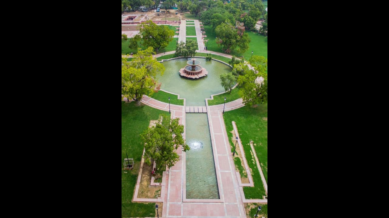 కర్తవ్యపథ్ను ప్రారంభించనున్న ప్రధాని మోడీ.. రాజ్పథ్లో మార్పులు ఇవే కర్తవ్యపథ్ను ప్రారంభించనున్న ప్రధాని మోడీ.. రాజ్పథ్లో మార్పులు ఇవే