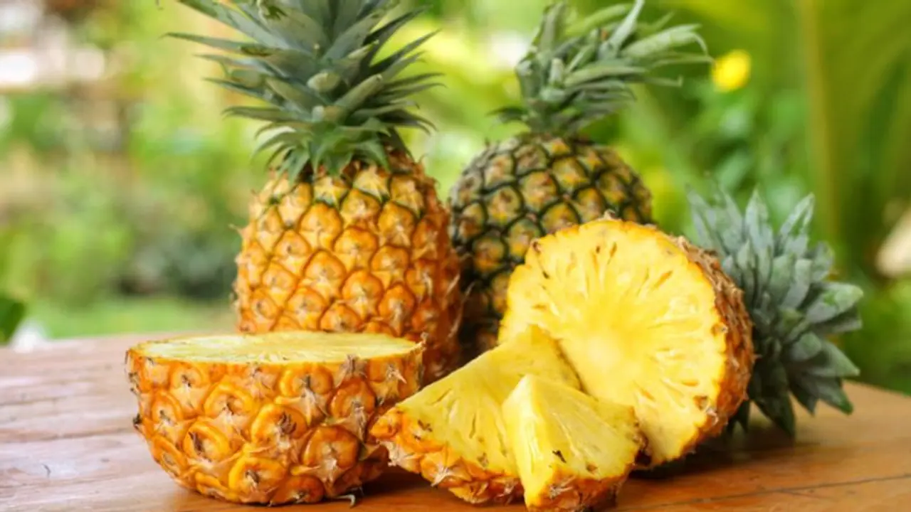 Pineapple: വില കുതിച്ചുകയറുന്നു; അറിയാം പൈനാപ്പിളിന്‍റെ ആരോഗ്യ ഗുണങ്ങള്‍...