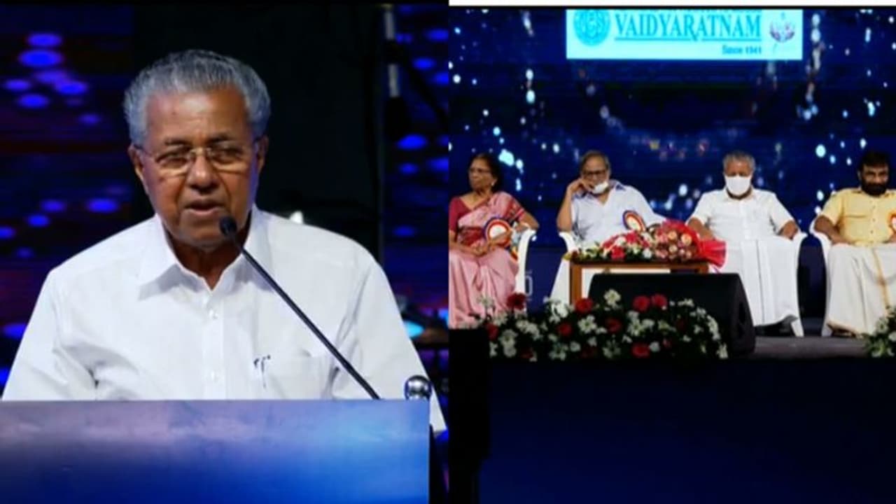 'ഭരണഘടനയെ തകർക്കാനുള്ള നീക്കങ്ങൾക്കെതിരെ കാവലാളായി മാറുകയെന്നതാണ് ഇടതുമാധ്യമങ്ങളുടെ പ്രധാന ദൗത്യം'മുഖ്യമന്ത്രി 'ഭരണഘടനയെ തകർക്കാനുള്ള നീക്കങ്ങൾക്കെതിരെ കാവലാളായി മാറുകയെന്നതാണ് ഇടതുമാധ്യമങ്ങളുടെ പ്രധാന ദൗത്യം'മുഖ്യമന്ത്രി