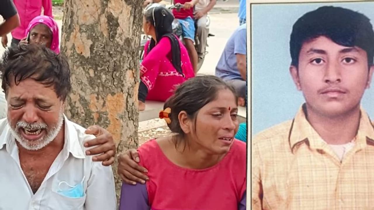 অপহরণ করে মুক্তিপণ চেয়ে দুই ছাত্রকে খুন? পুলিশের ভূমিকায় উঠছে একাধিক প্রশ্ন অপহরণ করে মুক্তিপণ চেয়ে দুই ছাত্রকে খুন? পুলিশের ভূমিকায় উঠছে একাধিক প্রশ্ন