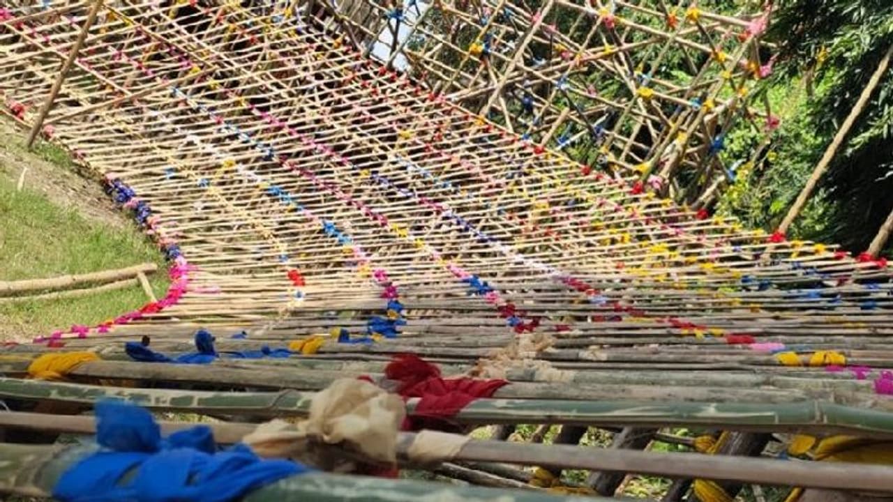 ৫০ বছর পূর্তি উপলক্ষ্যে বিশেষ চমক বেহালার দেবদারু ফটকের পুজো মণ্ডপে, এবছরের থিম আগ্রাসন