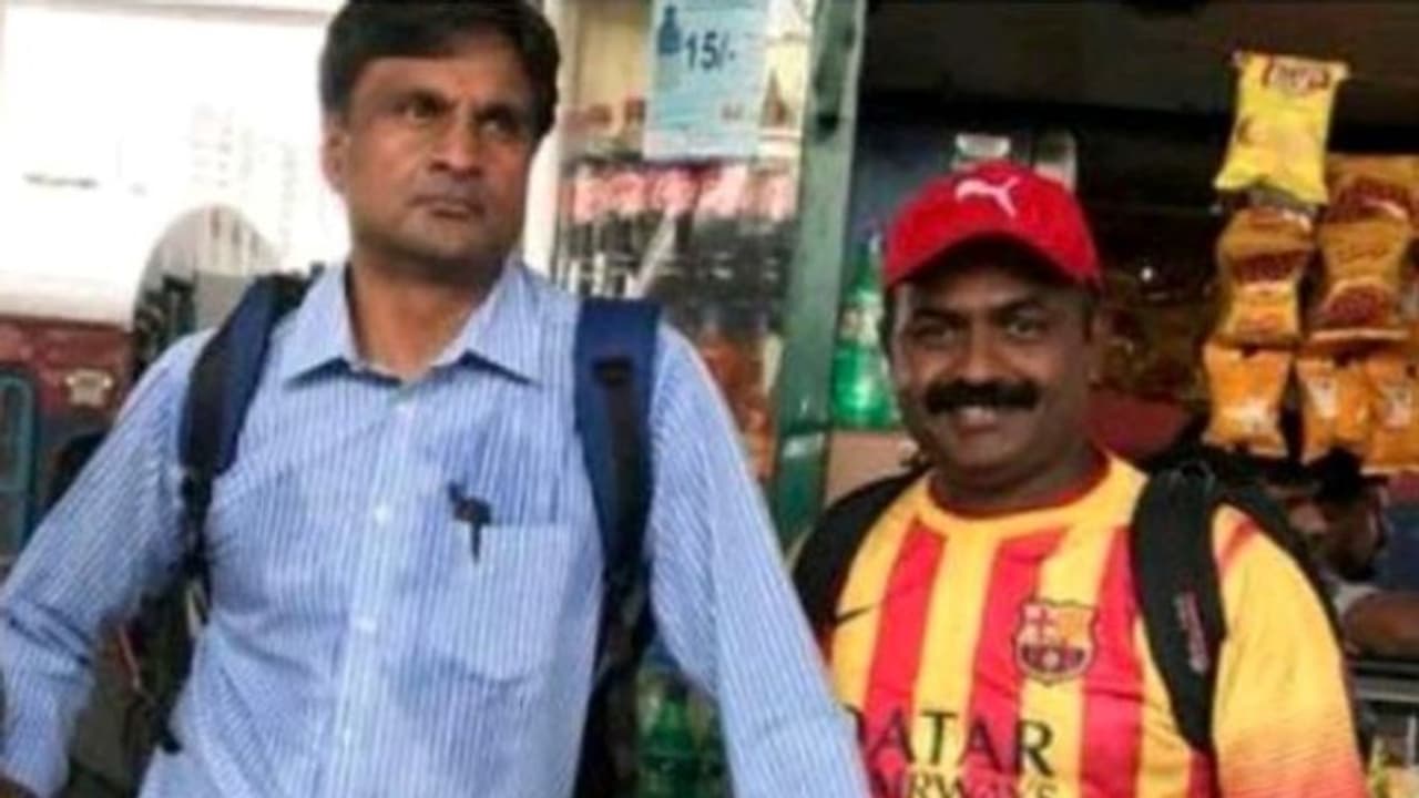 जानिए कौन है स्टेशन पर ट्रेन का इंतजार करता यह शख्स.. 6 साल पुराना फोटाे अब हो रहा वायरल जानिए कौन है स्टेशन पर ट्रेन का इंतजार करता यह शख्स.. 6 साल पुराना फोटाे अब हो रहा वायरल