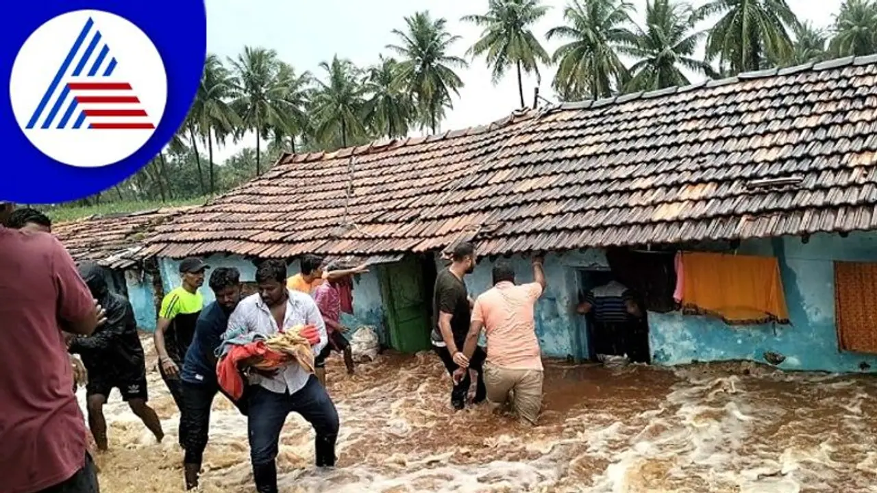 Belagavi Rain: ಮನೆಯಲ್ಲಿ ಸಿಲುಕಿದ್ದ 12 ದಿನದ ಹಸುಗೂಸು, ಬಾಣಂತಿ ರಕ್ಷಿಸಿದ ಯುವಕರು! Belagavi Rain: ಮನೆಯಲ್ಲಿ ಸಿಲುಕಿದ್ದ 12 ದಿನದ ಹಸುಗೂಸು, ಬಾಣಂತಿ ರಕ್ಷಿಸಿದ ಯುವಕರು!