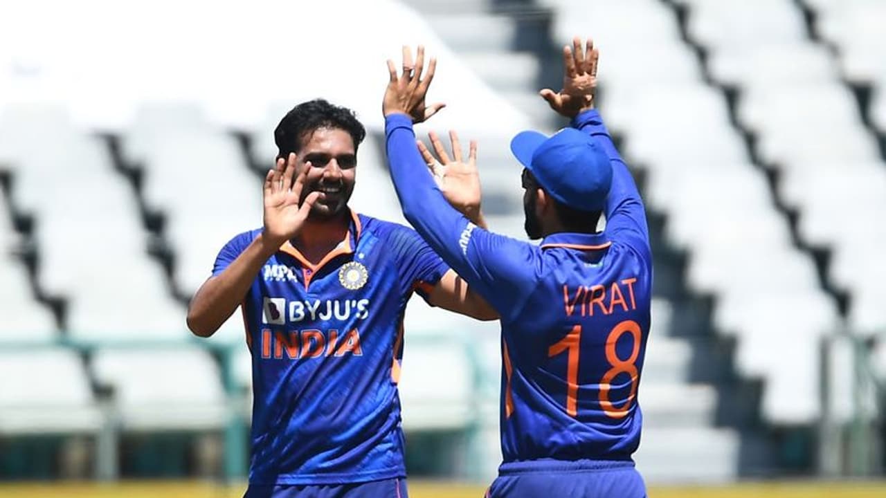 ఫుడ్డు లేదు, లగేజీ రాలేదు... బంగ్లాదేశ్ ప్రయాణంలో దీపక్ చాహార్కి ఇబ్బందులు... ఫుడ్డు లేదు, లగేజీ రాలేదు... బంగ్లాదేశ్ ప్రయాణంలో దీపక్ చాహార్కి ఇబ్బందులు...