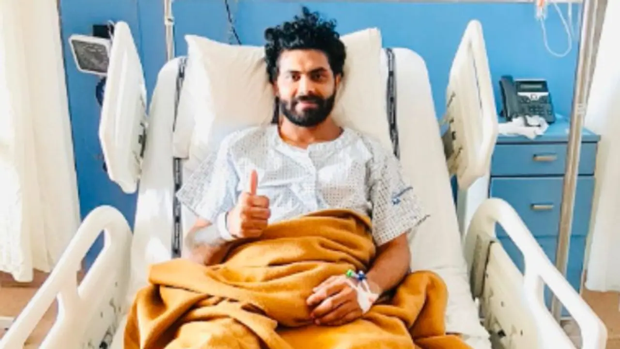 অস্ত্রপচারের পর কেমন আছেন রবীন্দ্র জাদেজা, ছবি শেয়ার করে নিজেই গিলেন হেলথ আপডেট অস্ত্রপচারের পর কেমন আছেন রবীন্দ্র জাদেজা, ছবি শেয়ার করে নিজেই গিলেন হেলথ আপডেট