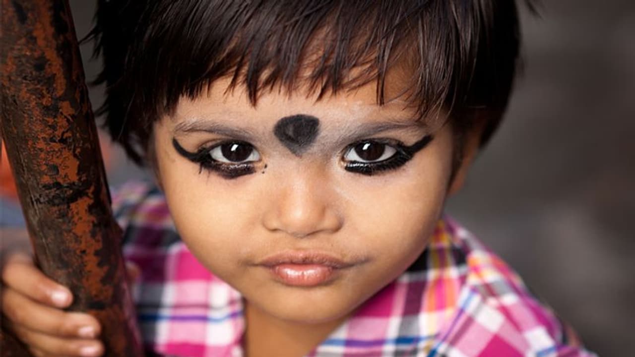 काजल लगाने के 10 नुकसानः क्या आप भी आंखों में लगाते हैं काजल, तो हो जाएं सावधान!