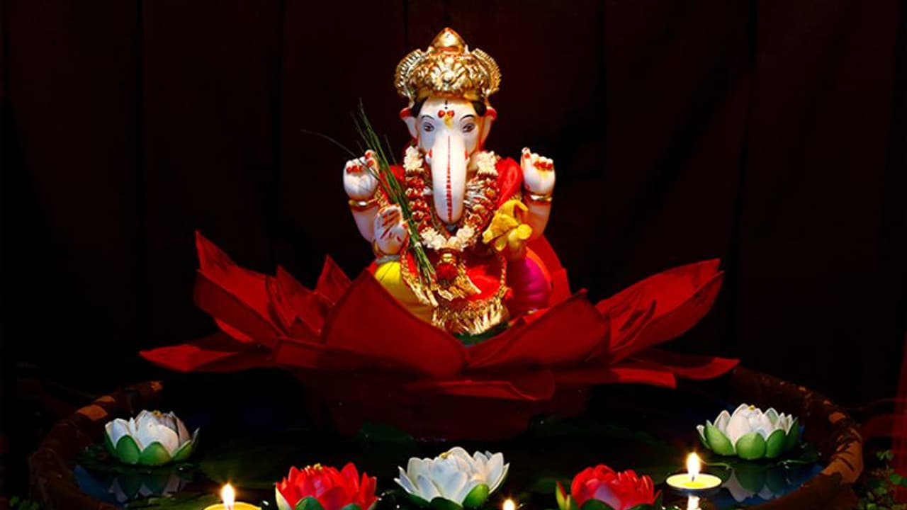 ಶುರುವಾಯ್ತು ಗಣಪನ ಕಲರವ..ಇಲ್ಲಿದೆ ಗಣೇಶನ ಪ್ರತಿಷ್ಠಾಪನೆಗೆ ಶುಭ ಸಮಯ, ಪೂಜಾ ವಿಧಾನ ಶುರುವಾಯ್ತು ಗಣಪನ ಕಲರವ..ಇಲ್ಲಿದೆ ಗಣೇಶನ ಪ್ರತಿಷ್ಠಾಪನೆಗೆ ಶುಭ ಸಮಯ, ಪೂಜಾ ವಿಧಾನ