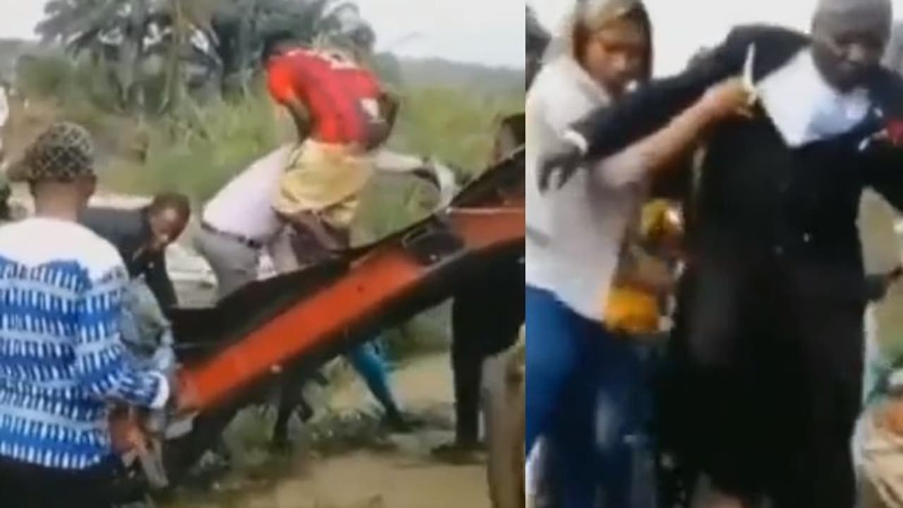 ರಿಬ್ಬನ್ ಕಟ್ ಮಾಡ್ತಿದ್ದಂಗೆ ಬ್ರಿಡ್ಜ್ ಢಮಾರ್: ಕೆಳಗೆ ಬಿದ್ದ ಅಧಿಕಾರಿಗಳು ರಿಬ್ಬನ್ ಕಟ್ ಮಾಡ್ತಿದ್ದಂಗೆ ಬ್ರಿಡ್ಜ್ ಢಮಾರ್: ಕೆಳಗೆ ಬಿದ್ದ ಅಧಿಕಾರಿಗಳು