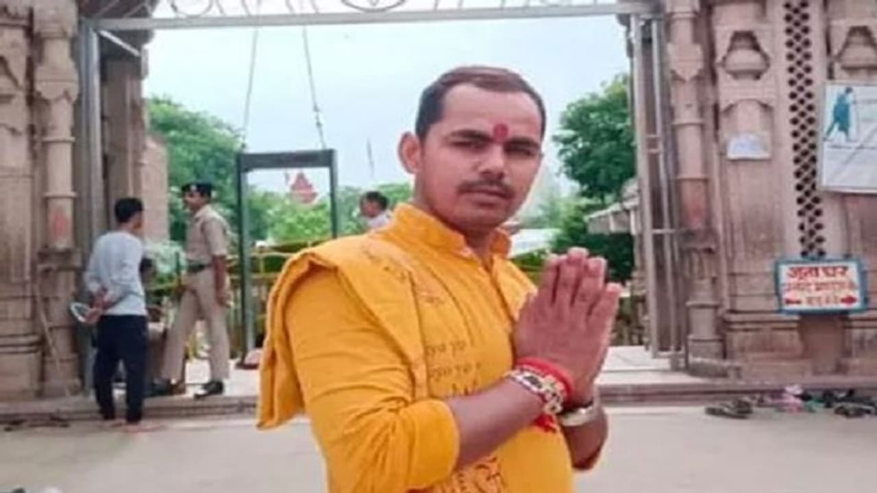 बाराबंकी में SC टीचर की कॉलेज में काटी गई चोटी, प्रधानाचार्य ने शिक्षक के आरोपों को किया खारिज, ये है पूरा केस बाराबंकी में SC टीचर की कॉलेज में काटी गई चोटी, प्रधानाचार्य ने शिक्षक के आरोपों को किया खारिज, ये है पूरा केस