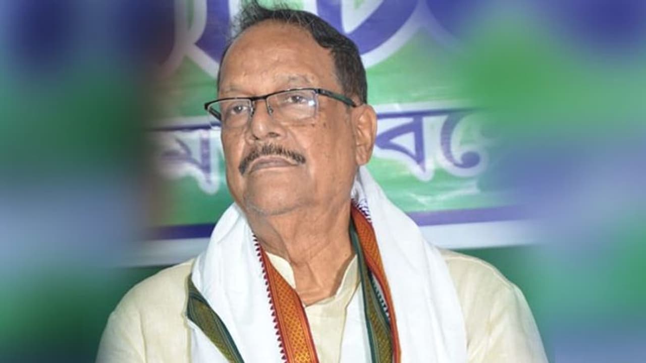 সিবিআই আধিকারিকদের সঙ্গে কথা শুরু মলয় ঘটকের, মন্ত্রীদের আবাসনে বসেই জিজ্ঞাসাবাদ সিবিআই আধিকারিকদের সঙ্গে কথা শুরু মলয় ঘটকের, মন্ত্রীদের আবাসনে বসেই জিজ্ঞাসাবাদ