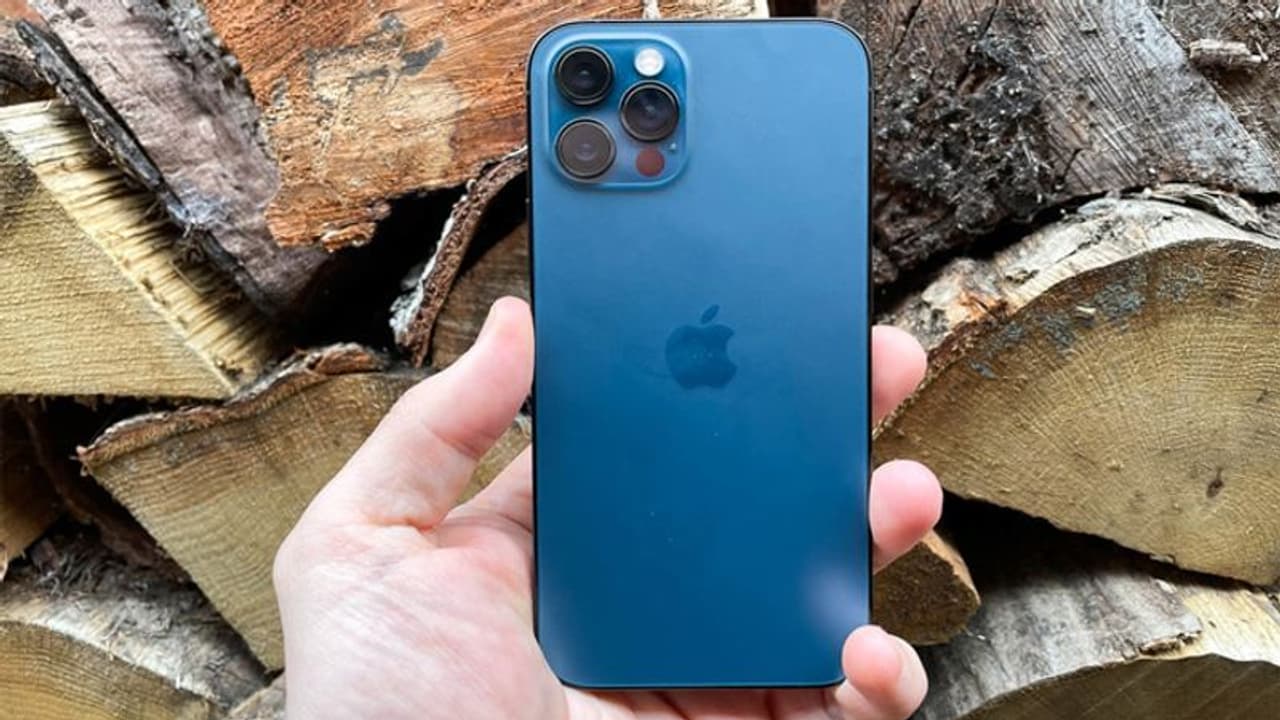 बिना चार्जर ग्राहकों को iPhone बेच रही थी कंपनी, इस देश ने लगाया इतने करोड़ का जुर्माना बिना चार्जर ग्राहकों को iPhone बेच रही थी कंपनी, इस देश ने लगाया इतने करोड़ का जुर्माना