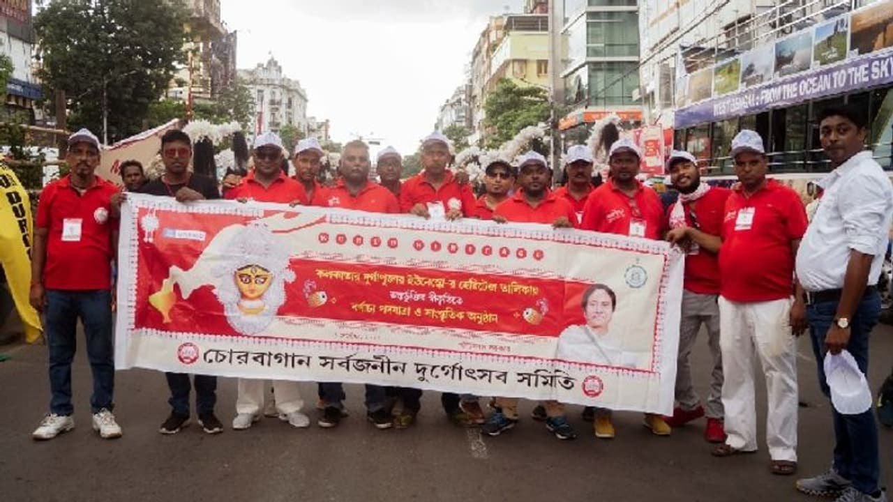 আত্মপ্রত্যয়ের স্ফুরণ ছড়িয়ে দিতে চোরবাগান সার্বজনীনের থিম ‘অন্তর্শক্তি’, সম্মান জানাল স্বয়ং ইউনেস্কো আত্মপ্রত্যয়ের স্ফুরণ ছড়িয়ে দিতে চোরবাগান সার্বজনীনের থিম ‘অন্তর্শক্তি’, সম্মান জানাল স্বয়ং ইউনেস্কো