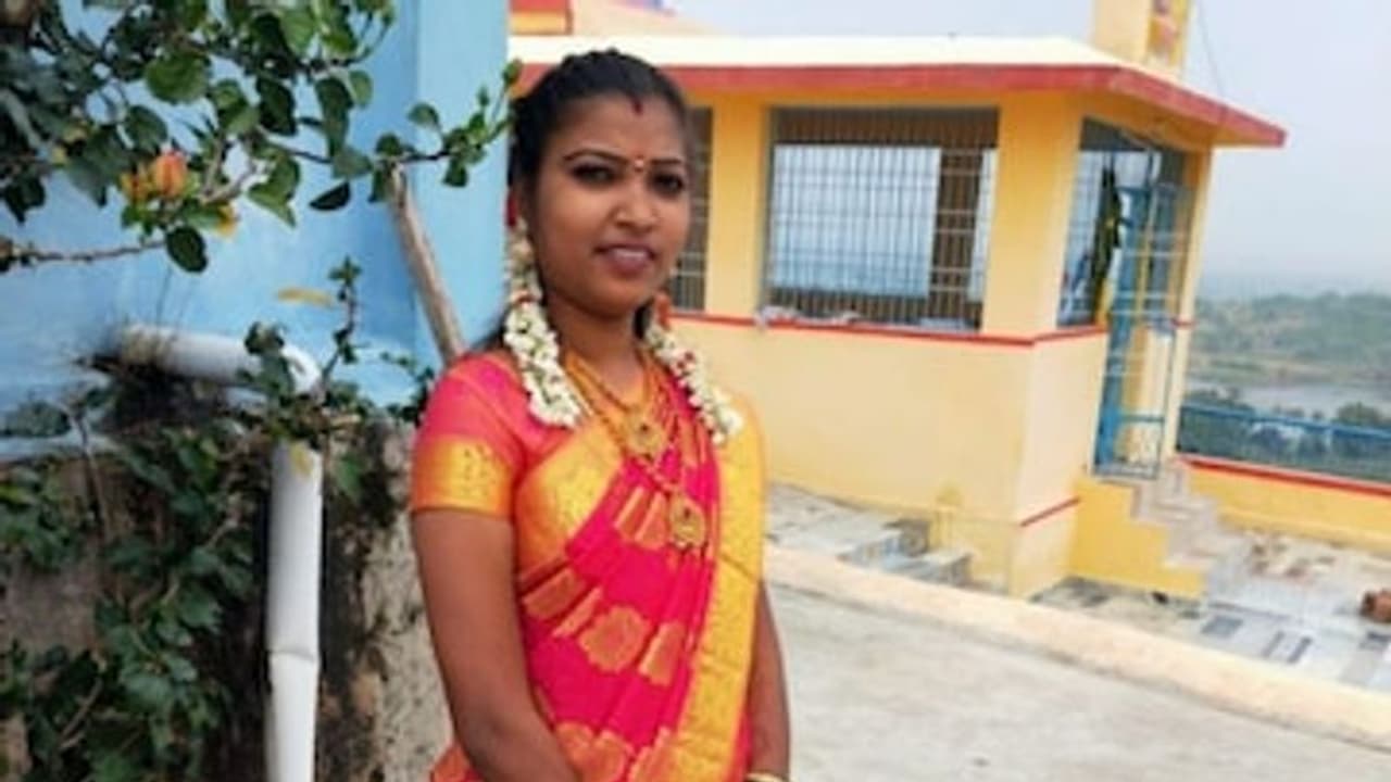 கணவன் மீது ஏற்பட்ட அலுப்பு.? தனியா வீடு எடுத்து காதலன் உடன் என்ஜாய் செய்த மனைவி.. கழுத்தை அறுத்து கொலை. கணவன் மீது ஏற்பட்ட அலுப்பு.? தனியா வீடு எடுத்து காதலன் உடன் என்ஜாய் செய்த மனைவி.. கழுத்தை அறுத்து கொலை.