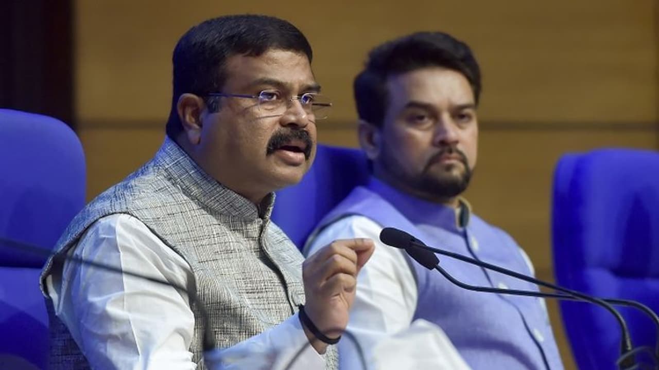 இந்த பதவிகளில் பெண்களின் எண்ணிக்கை 61.3% உயர்வு : மத்திய அமைச்சர் சொன்ன முக்கிய தகவல் இந்த பதவிகளில் பெண்களின் எண்ணிக்கை 61.3% உயர்வு : மத்திய அமைச்சர் சொன்ன முக்கிய தகவல்