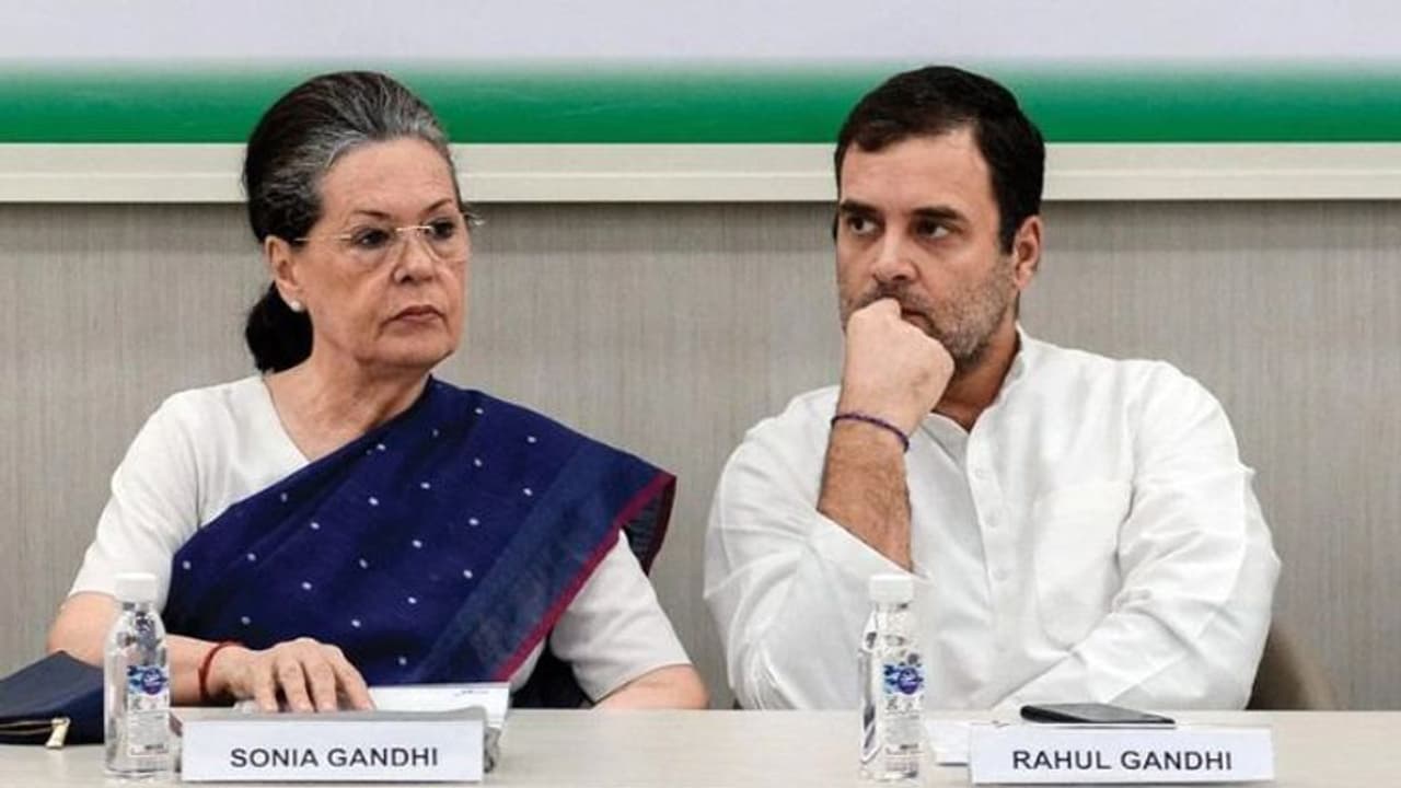 யாத்திரை தொடங்கிய நேரத்தில் சோனியாகாந்தியிடம் இருந்து வந்த ‘மெசேஜ்’ இதென்னப்பா கடைசியில் ட்விஸ்ட்