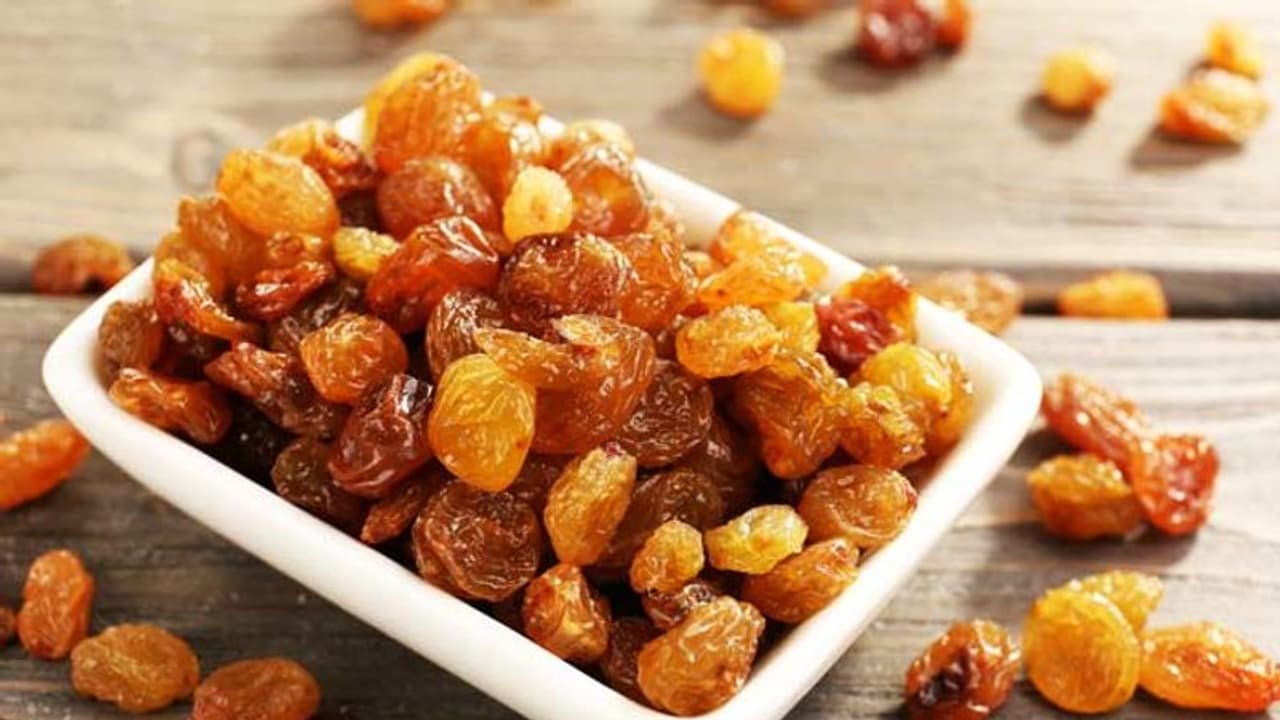 ഉണക്കമുന്തിരി ഇഷ്ടപ്പെടുന്നവരാണോ? എങ്കിൽ ഒന്ന് ശ്രദ്ധിക്കൂ 