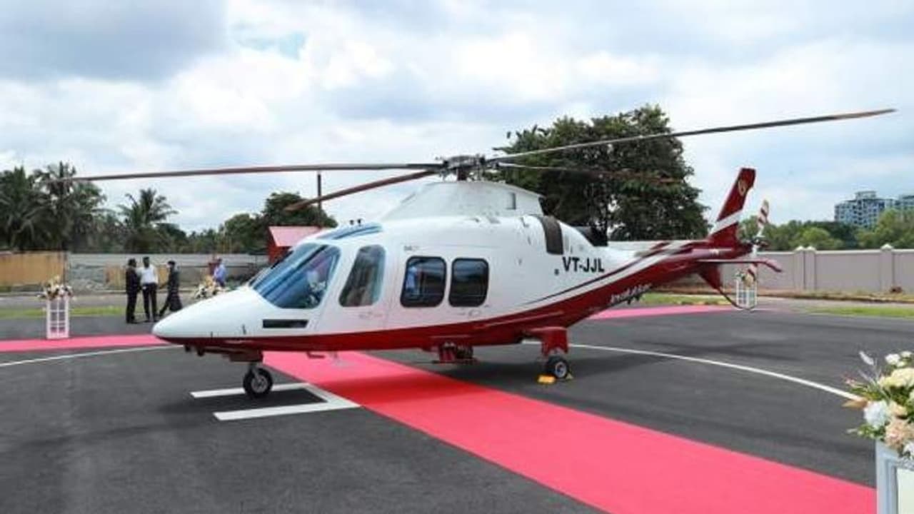 ஹெலிகாப்டரை வாங்கிய ஜோஸ் ஆலுக்காஸ்… ஆச்சரியத்தில் ஆழ்த்தும் அதன் தொழில்நுட்ப அம்சங்கள்!!