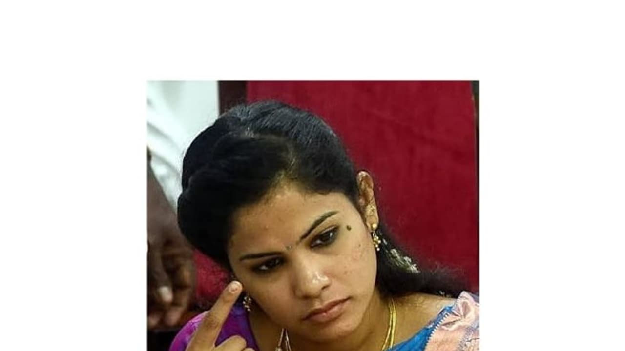 துணை மேயருக்கு இரண்டாம் வரிசை...மேயருக்கு 3 ஆம் வரிசையா..? அரசு நிகழ்ச்சியில் புறக்கணிக்கப்படுகிறாரா பிரியா.. துணை மேயருக்கு இரண்டாம் வரிசை...மேயருக்கு 3 ஆம் வரிசையா..? அரசு நிகழ்ச்சியில் புறக்கணிக்கப்படுகிறாரா பிரியா..