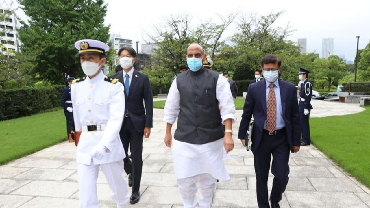 జపాన్ రక్షణ శాఖ మంత్రితో యసుకాజు హమదాతో రాజ్ నాథ్ సింగ్ సమావేశం.. ద్వైపాక్షిక వ్యూహాత్మక అంశాలపై చర్చ జపాన్ రక్షణ శాఖ మంత్రితో యసుకాజు హమదాతో రాజ్ నాథ్ సింగ్ సమావేశం.. ద్వైపాక్షిక వ్యూహాత్మక అంశాలపై చర్చ