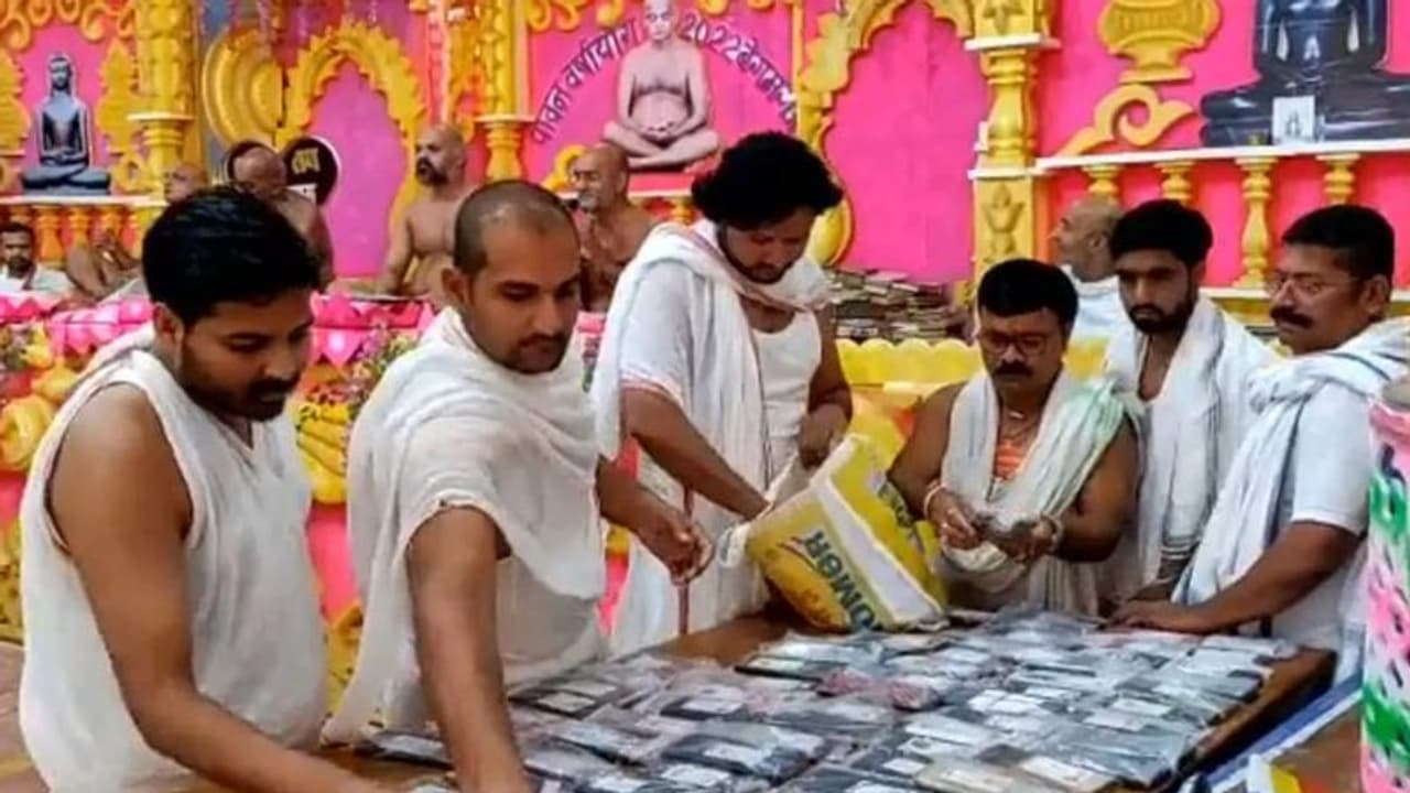 ಮೊಬೈಲ್‌ನಿಂದ ದೂರ, 24 ಗಂಟೆಗಳ ಡಿಜಿಟಲ್ ಉಪವಾಸ ನಡೆಸಿದ ಜೈನ ಸಮುದಾಯ