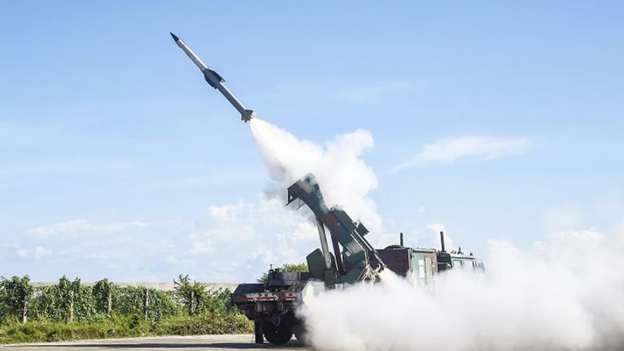 हमला करने आ रहे लड़ाकू विमान को हवा में ही मार गिराएगा भारत का यह मिसाइल, जानें क्यों है खास