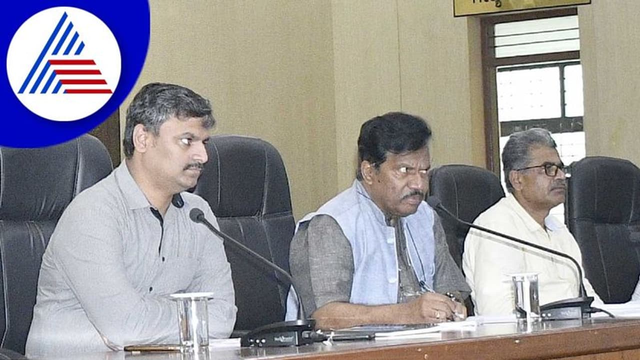 ಸರ್ಕಾರಿ ವೆಬ್ಸೈಟ್ಗಳಲ್ಲಿ ಕನ್ನಡಕ್ಕೆ ಪ್ರಥಮ ಆದ್ಯತೆ ನೀಡಿ: ನಾಗಾಭರಣ ಸರ್ಕಾರಿ ವೆಬ್ಸೈಟ್ಗಳಲ್ಲಿ ಕನ್ನಡಕ್ಕೆ ಪ್ರಥಮ ಆದ್ಯತೆ ನೀಡಿ: ನಾಗಾಭರಣ