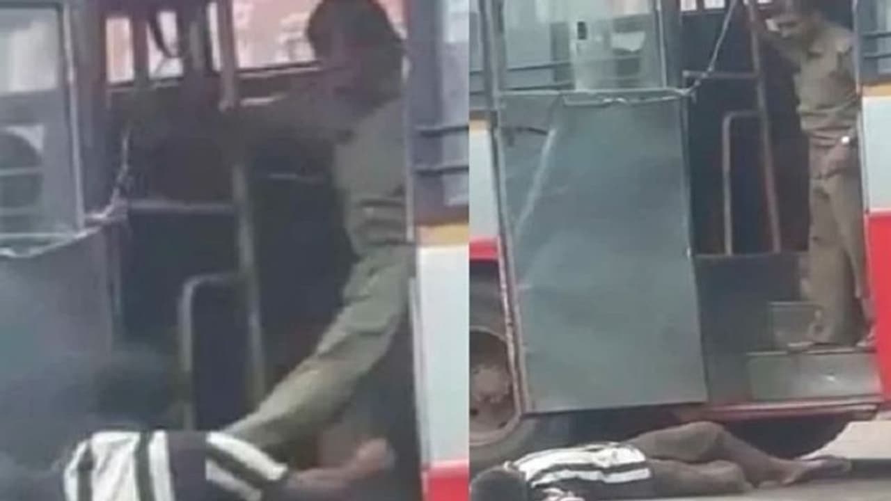 ಪ್ರಯಾಣಿಕನನ್ನ ಒದ್ದು ಬಸ್ನಿಂದ ಕೆಳಗೆ ಬೀಳಿಸಿದ್ದ ಕಂಡಕ್ಟರ್ ಕೆಲವೇ ಗಂಟೆಗಳಲ್ಲಿ ಸಸ್ಪೆಂಡ್ ಪ್ರಯಾಣಿಕನನ್ನ ಒದ್ದು ಬಸ್ನಿಂದ ಕೆಳಗೆ ಬೀಳಿಸಿದ್ದ ಕಂಡಕ್ಟರ್ ಕೆಲವೇ ಗಂಟೆಗಳಲ್ಲಿ ಸಸ್ಪೆಂಡ್