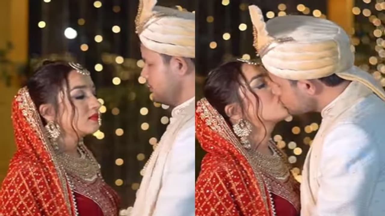 प्राइवेट में फोटोग्राफर के सामने दूल्हा दुल्हन ने किया Lip kiss, लोग बोले सुहागरात का भी Video बनवा लेना प्राइवेट में फोटोग्राफर के सामने दूल्हा दुल्हन ने किया Lip kiss, लोग बोले सुहागरात का भी Video बनवा लेना