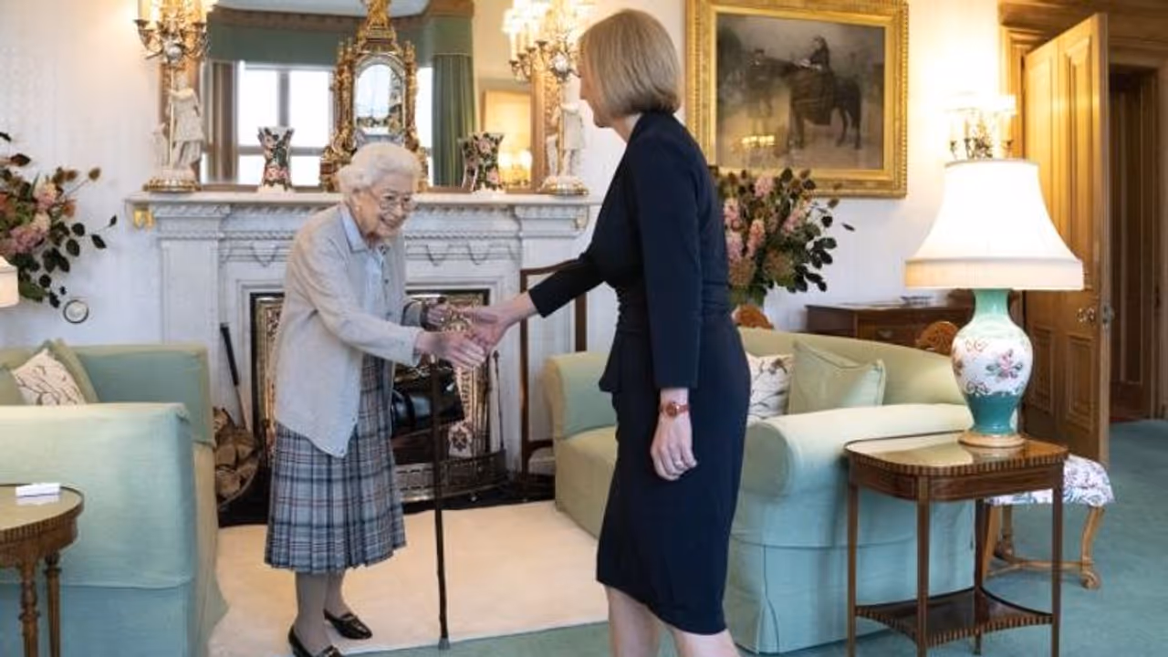 Queen Elizabeth under medical supervision; doctors 'concerned' Queen Elizabeth under medical supervision; doctors 'concerned'