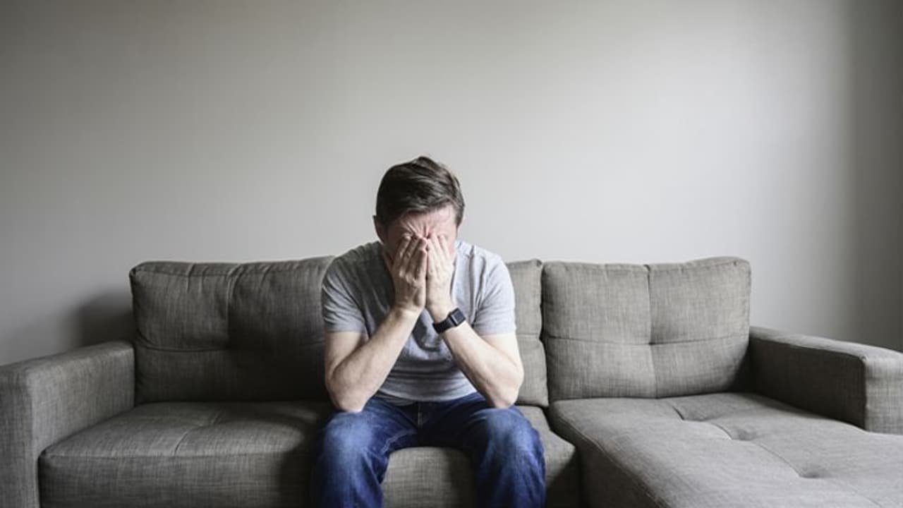 How to deal with an intimidating person? Find out here How to deal with an intimidating person? Find out here