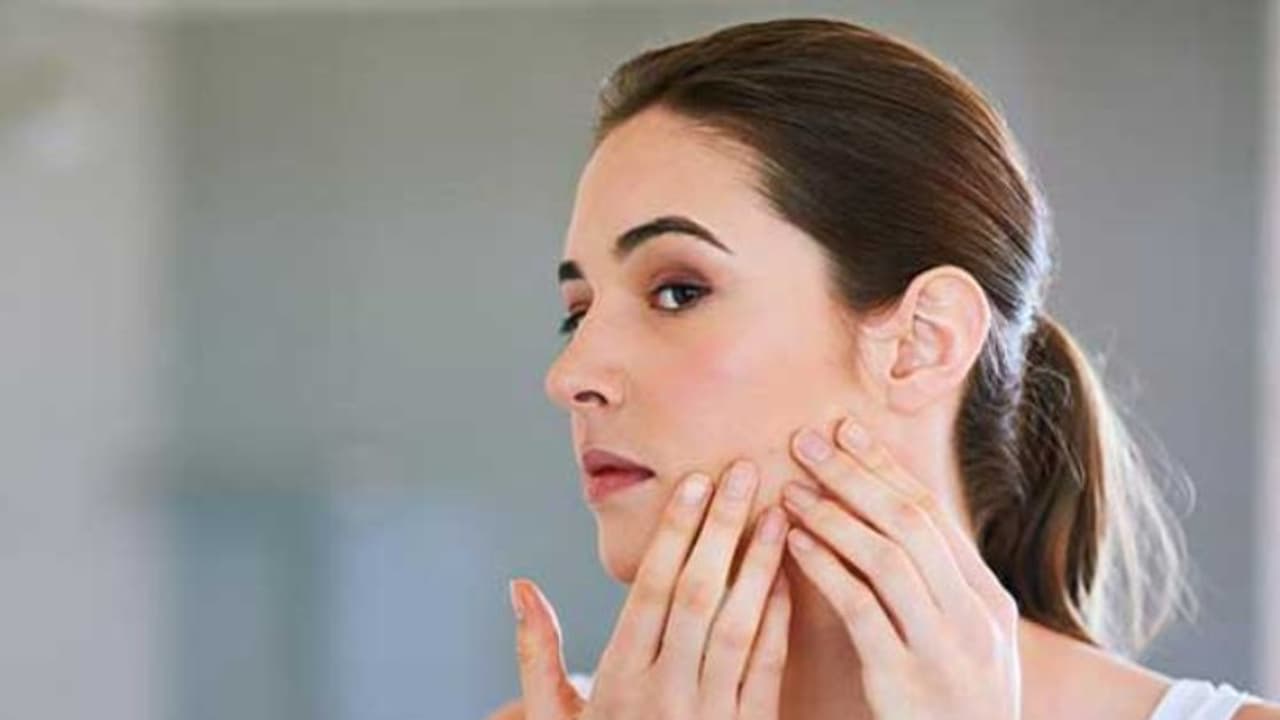 Skin Care: മുഖക്കുരു അകറ്റാൻ ഭക്ഷണത്തില്‍ ശ്രദ്ധിക്കേണ്ട കാര്യങ്ങള്‍...