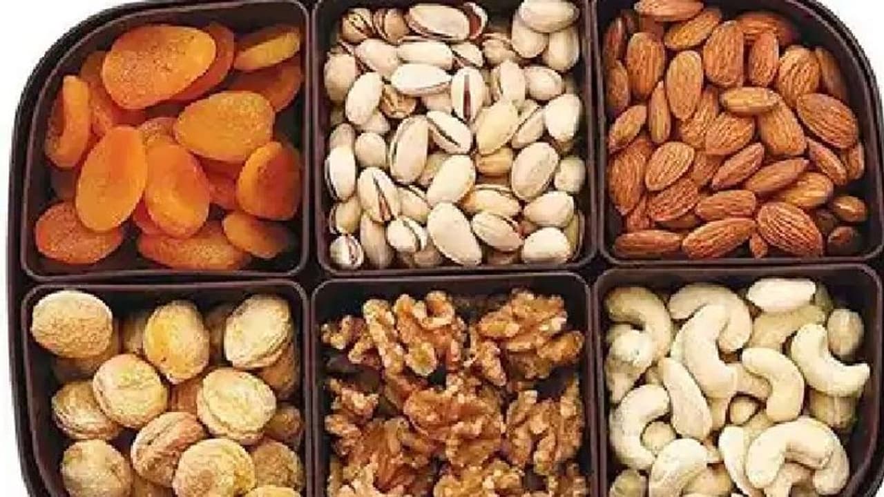  अब ड्राई फ्रूट भी नकली: कपड़े रंगने वाली डाई से बना दिया पिस्ता, 80 रुपए में बनाकर 1200 रु किलो बेच रहे