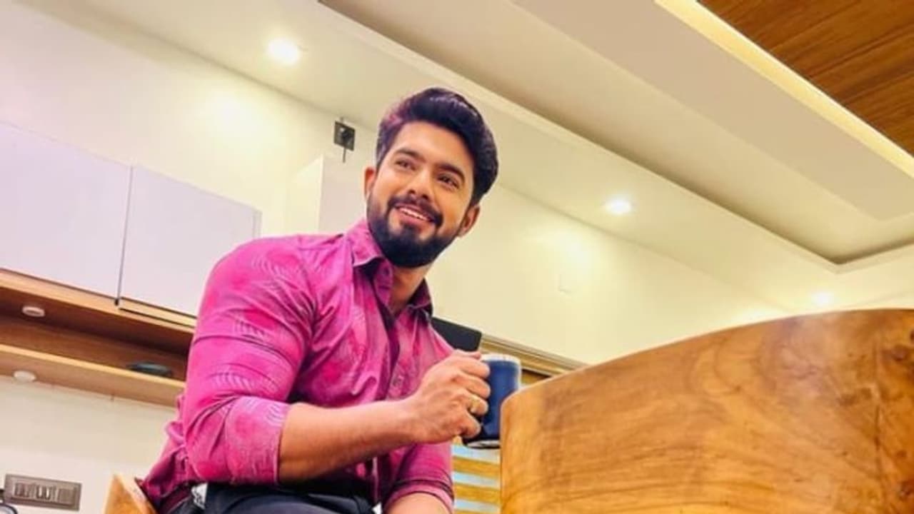 'നിങ്ങളുടെ മുറിവുകളെ ജ്ഞാനമാക്കി മാറ്റുക'; ചിത്രങ്ങളുമായി നലീഫ്