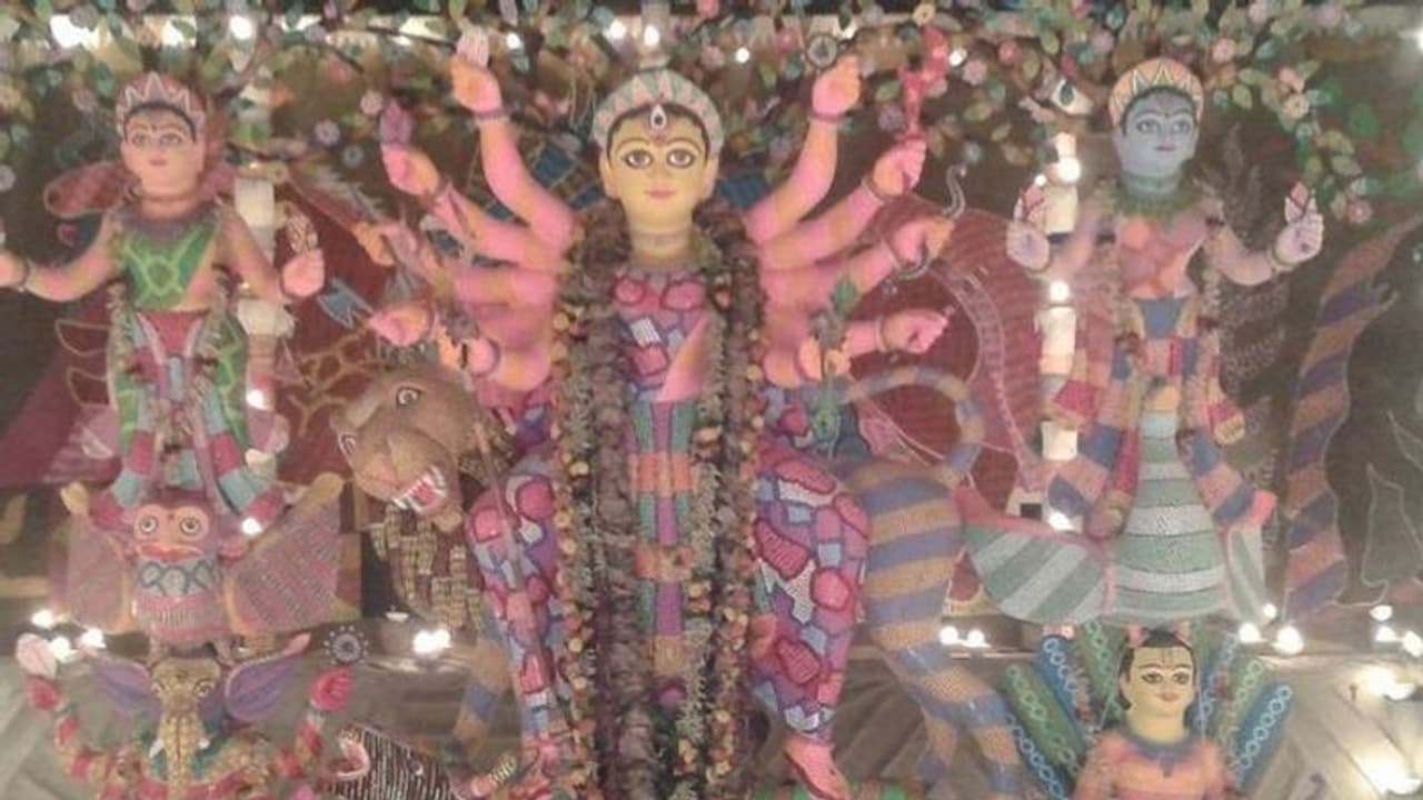 মূল্যবোধের পুজো দেখতে চাইলে যেতে হবে এখানে, উত্তর কলকাতা দিচ্ছে সাম্যের বার্তা মূল্যবোধের পুজো দেখতে চাইলে যেতে হবে এখানে, উত্তর কলকাতা দিচ্ছে সাম্যের বার্তা