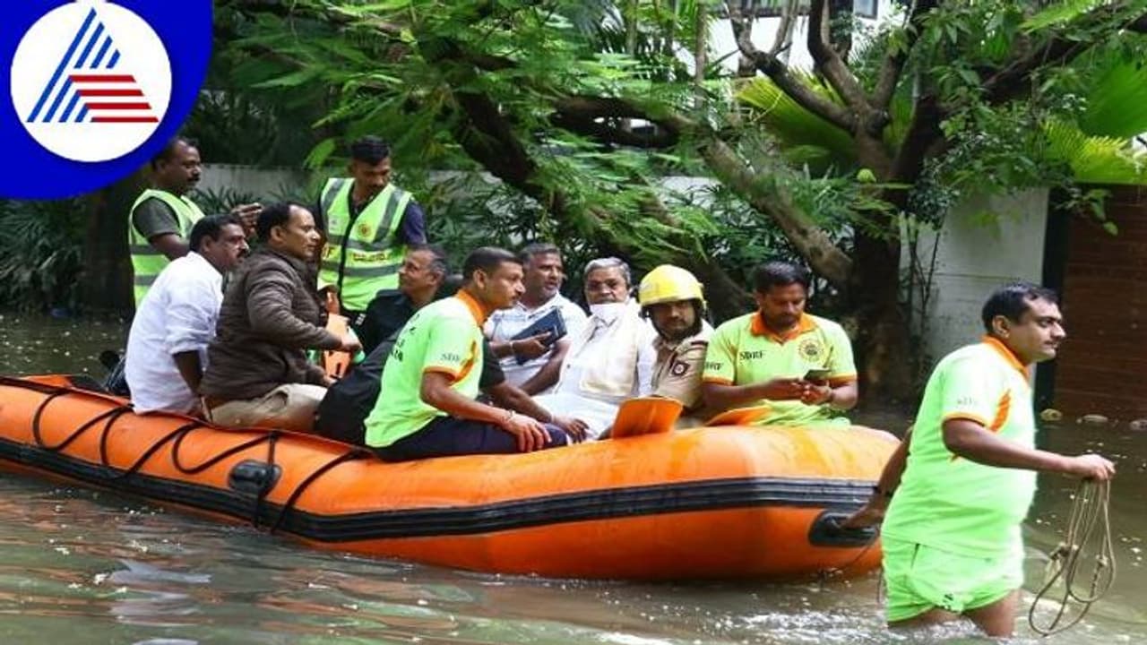 Bengaluru Flood: ಬೆಂಗಳೂರಿನ ನೆರೆಪೀಡಿತ ಪ್ರದೇಶಗಳಲ್ಲಿ ಸಿದ್ದು ಸಂಚಾರ, ಸಮೀಕ್ಷೆ Bengaluru Flood: ಬೆಂಗಳೂರಿನ ನೆರೆಪೀಡಿತ ಪ್ರದೇಶಗಳಲ್ಲಿ ಸಿದ್ದು ಸಂಚಾರ, ಸಮೀಕ್ಷೆ