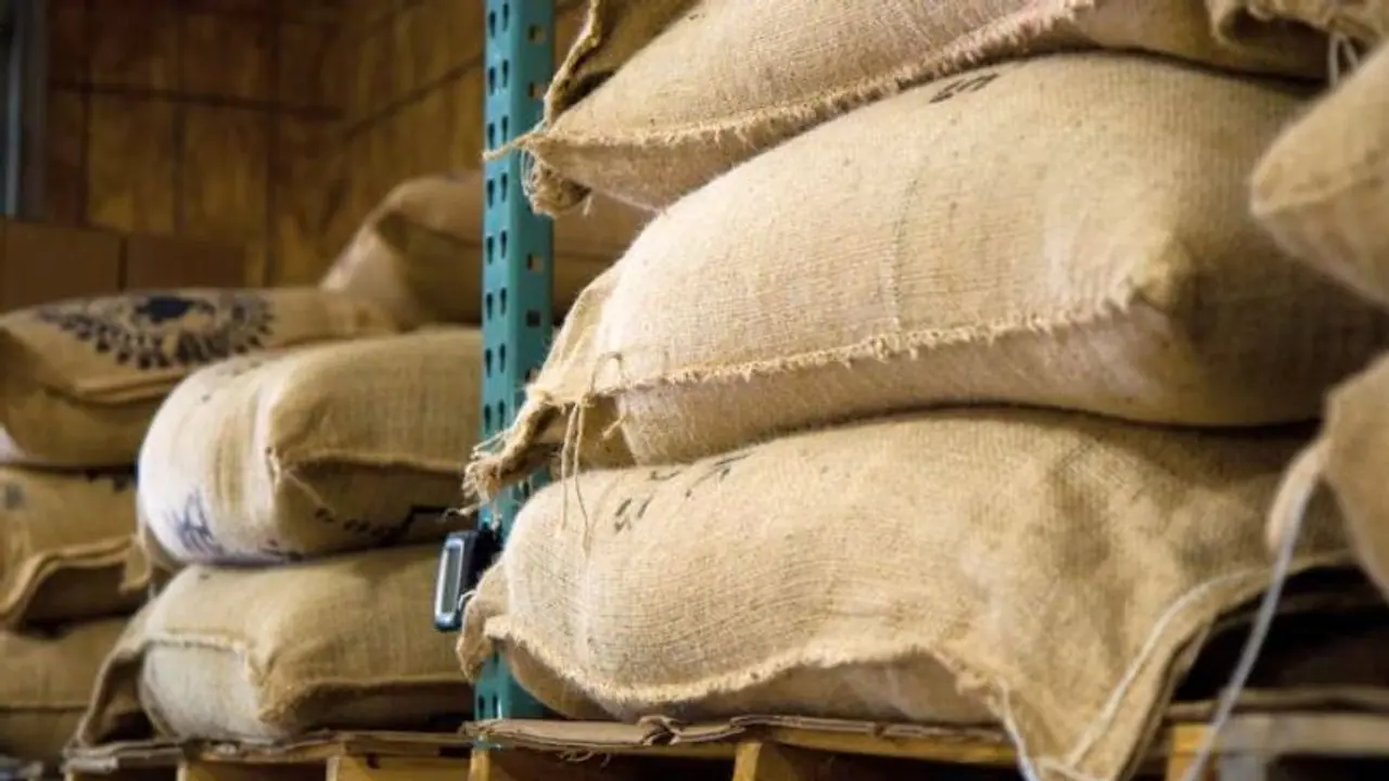 തുറമുഖങ്ങളിൽ കെട്ടികിടക്കുക്കന്നത് ദശലക്ഷം ടൺ അരി; കാരണം ഇതാണ് തുറമുഖങ്ങളിൽ കെട്ടികിടക്കുക്കന്നത് ദശലക്ഷം ടൺ അരി; കാരണം ഇതാണ്