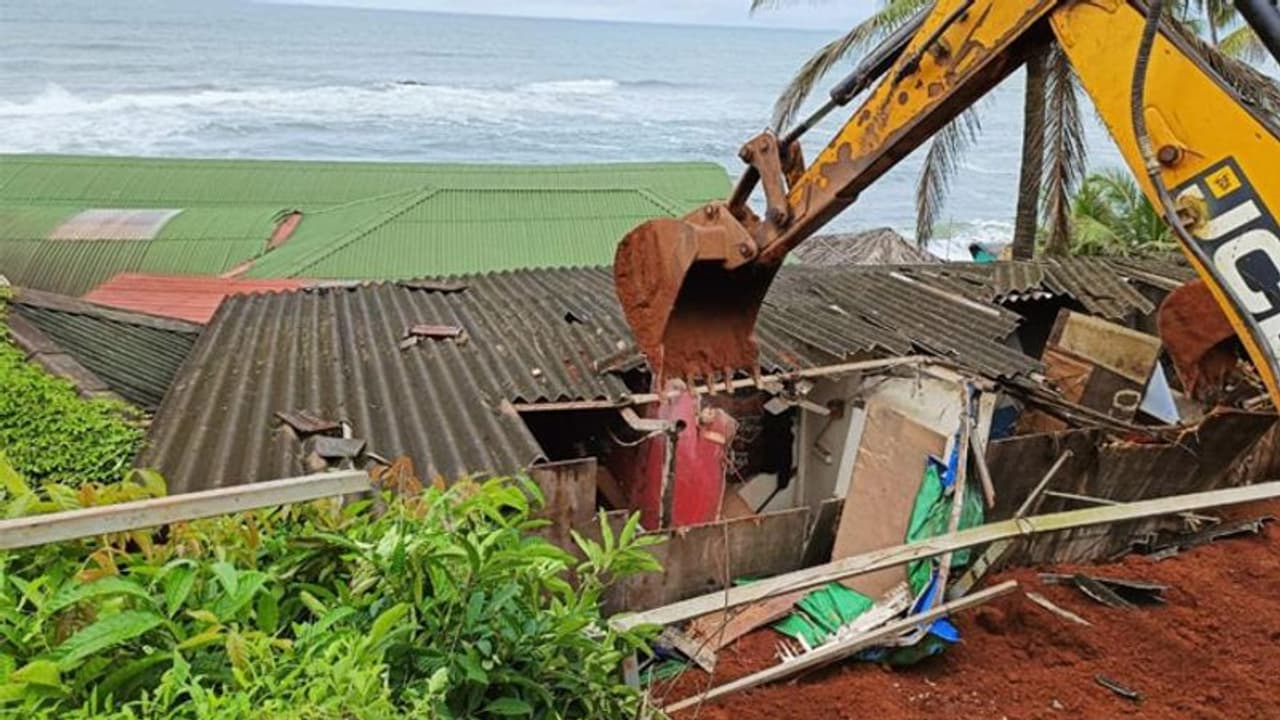 सोनाली फोगाट की मौत के बाद बदनाम हुए गोवा के कर्लीज क्लब को गिराने पहुंचे बुलडोजर पर SC ने लगाया ब्रेक