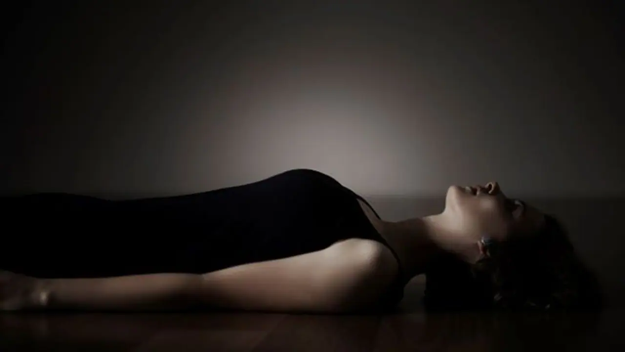 திருவல்லிக்கேணி லாட்ஜியில் காதலர்கள் தற்கொலையில் திடீர் திருப்பம்; ஒரேநேரத்தில் 3 பேரை டூட் விட்டதால் விபரீதம் திருவல்லிக்கேணி லாட்ஜியில் காதலர்கள் தற்கொலையில் திடீர் திருப்பம்; ஒரேநேரத்தில் 3 பேரை டூட் விட்டதால் விபரீதம்