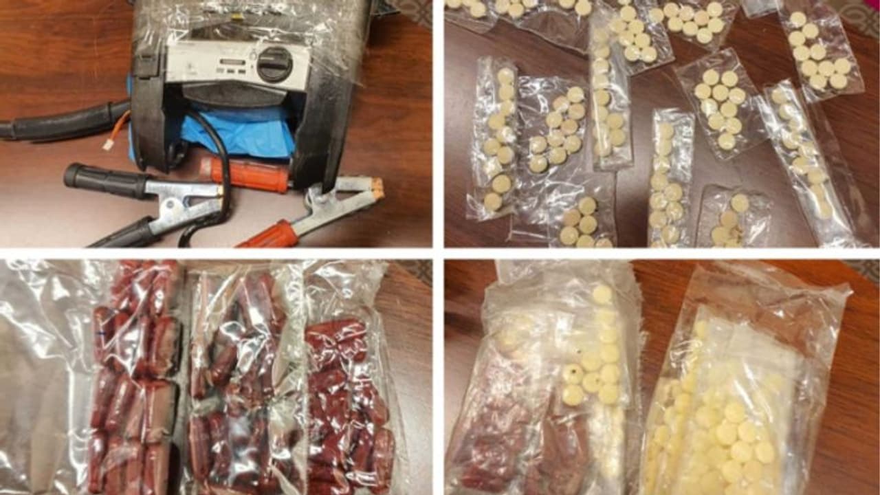 കാര് ചാര്ജറിനുള്ളില് ലഹരി ഗുളികകള്; പരിശോധനയില് തകര്ന്നത് വന് മയക്കുമരുന്ന് കള്ളക്കടത്ത് ശ്രമം കാര് ചാര്ജറിനുള്ളില് ലഹരി ഗുളികകള്; പരിശോധനയില് തകര്ന്നത് വന് മയക്കുമരുന്ന് കള്ളക്കടത്ത് ശ്രമം