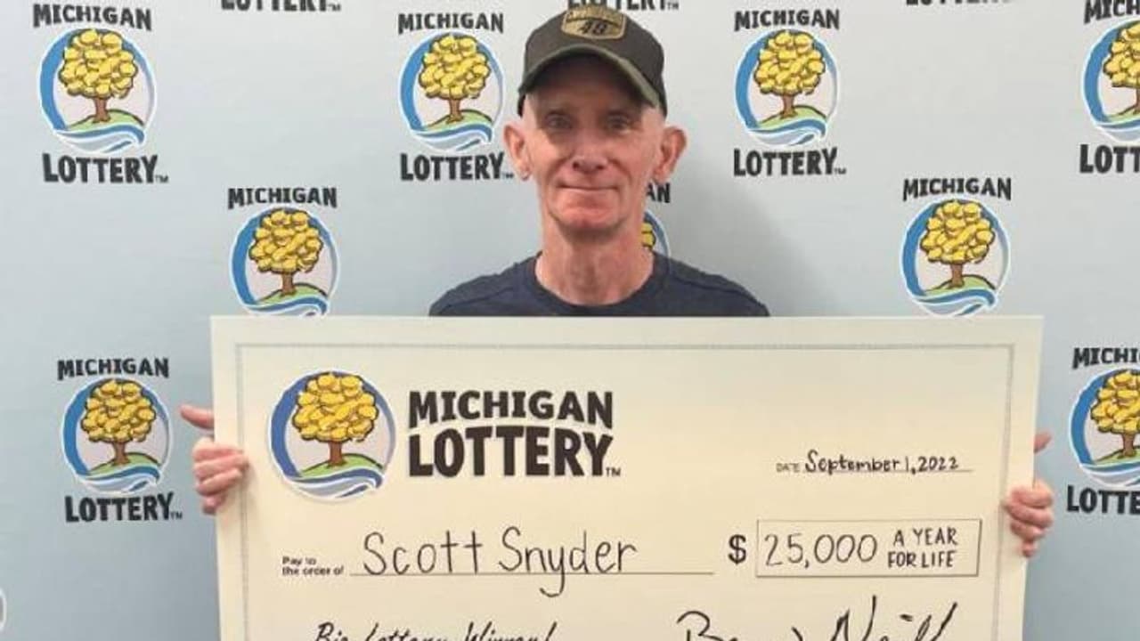 മാസങ്ങളോളം ഒരേ നമ്പർ ലോട്ടറി എടുത്ത് ഭാഗ്യം പരീക്ഷിച്ചു, ഒടുവിൽ ജാക്ക് പോട്ട്