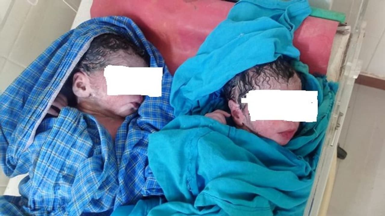 ಪ್ರವಾಹದಿಂದ ಸೇತುವೆ ಮುಳುಗಡೆ: ಮಹಿಳೆಯ ಸಹಾಯಕ್ಕೆ ಬಂದ ನಿವೃತ್ತ ನರ್ಸ್, ಸುಸೂತ್ರ ಹೆರಿಗೆ! ಪ್ರವಾಹದಿಂದ ಸೇತುವೆ ಮುಳುಗಡೆ: ಮಹಿಳೆಯ ಸಹಾಯಕ್ಕೆ ಬಂದ ನಿವೃತ್ತ ನರ್ಸ್, ಸುಸೂತ್ರ ಹೆರಿಗೆ!