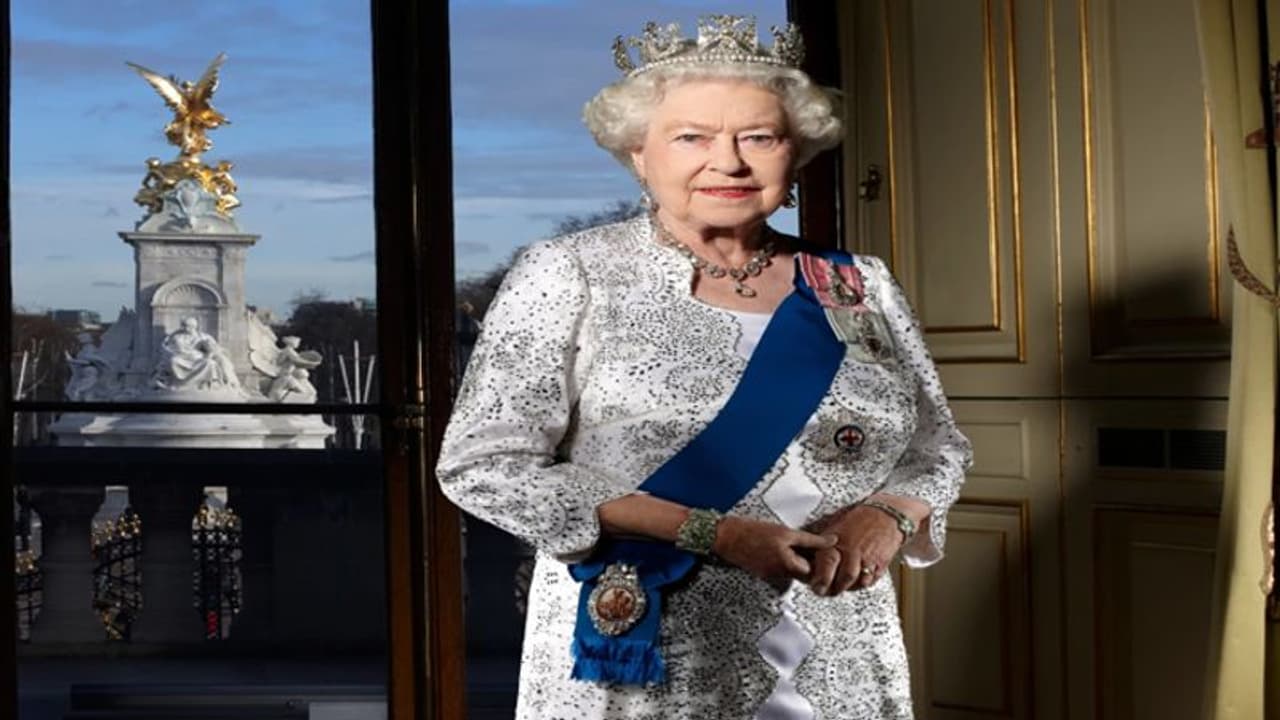 இரண்டாம் எலிசபெத்தின் பல கோடி சொத்துகள் யாருக்கு செல்லும்... அரசராக பதவியேற்ற சார்லஸ் க்கு செல்லுமா? இரண்டாம் எலிசபெத்தின் பல கோடி சொத்துகள் யாருக்கு செல்லும்... அரசராக பதவியேற்ற சார்லஸ் க்கு செல்லுமா?