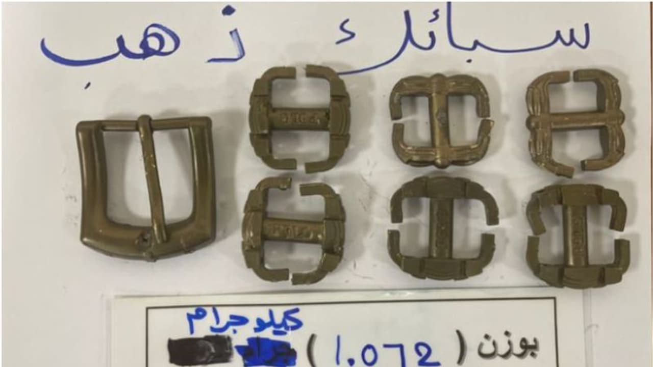 ബാഗിന്റെയും ബെല്റ്റിന്റെയും കൊളുത്തുകളുടെ രൂപത്തിലാക്കി സ്വര്ണക്കടത്ത്; രണ്ടുപേര് പിടിയില് ബാഗിന്റെയും ബെല്റ്റിന്റെയും കൊളുത്തുകളുടെ രൂപത്തിലാക്കി സ്വര്ണക്കടത്ത്; രണ്ടുപേര് പിടിയില്