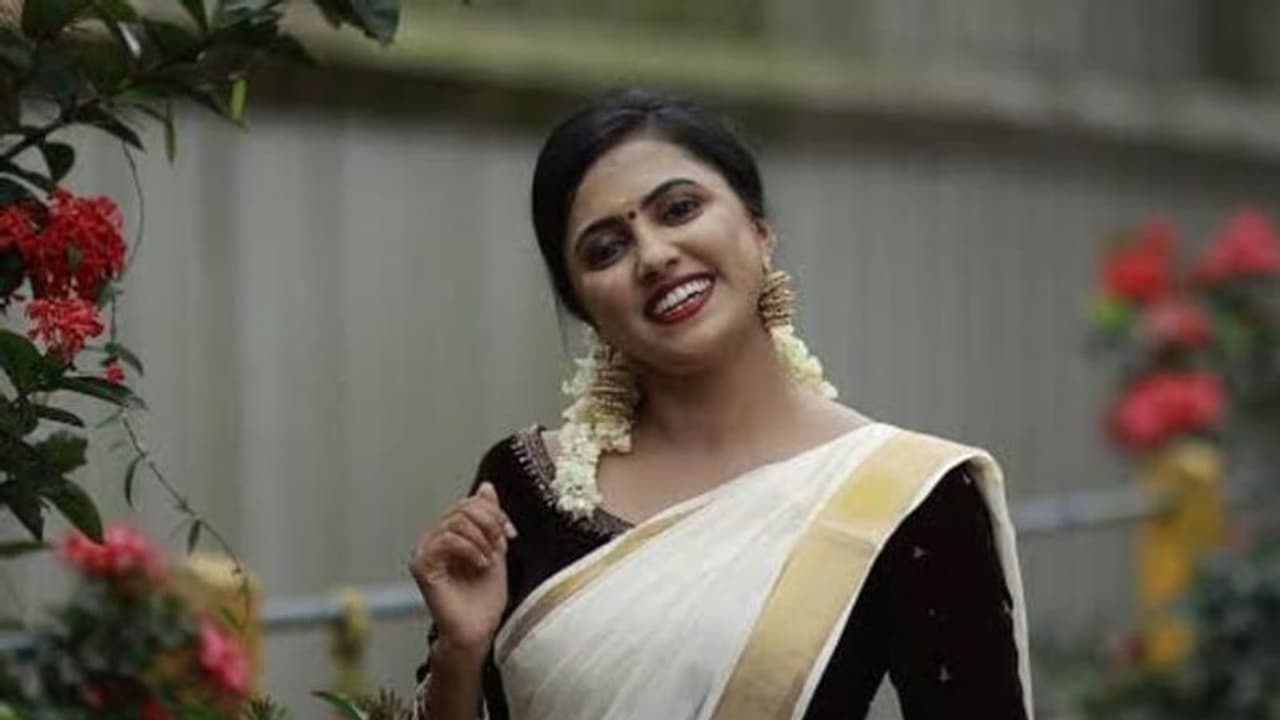 മഞ്ജിമയുടെ വീട്ടിലേക്ക് 'പറന്നെത്തി' ശ്രീവിദ്യ; വീഡിയോ വൈറലാക്കി ആരാധകര്‍